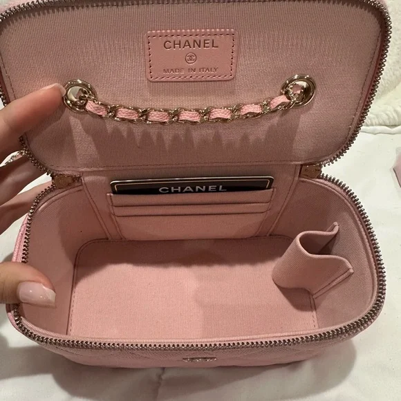 Chanel Pink Quilted Women's Bag - Picture 6 of 9